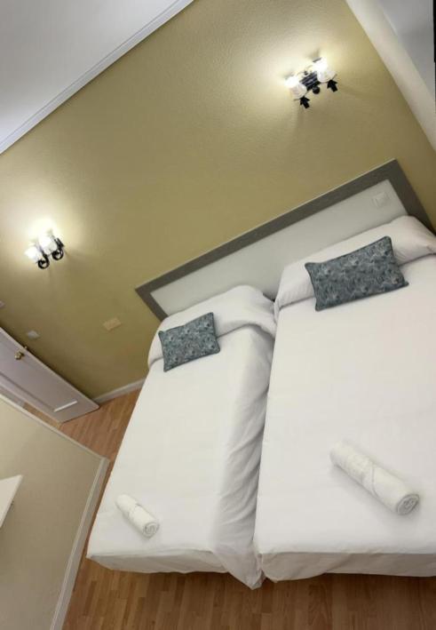 Hostal-Restaurante Posada Del Duque Villalbilla de Burgos Bagian luar foto