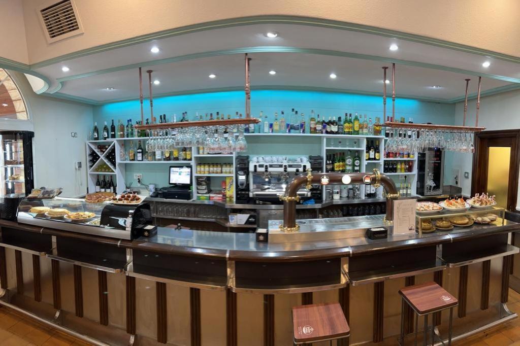 Hostal-Restaurante Posada Del Duque Villalbilla de Burgos Bagian luar foto