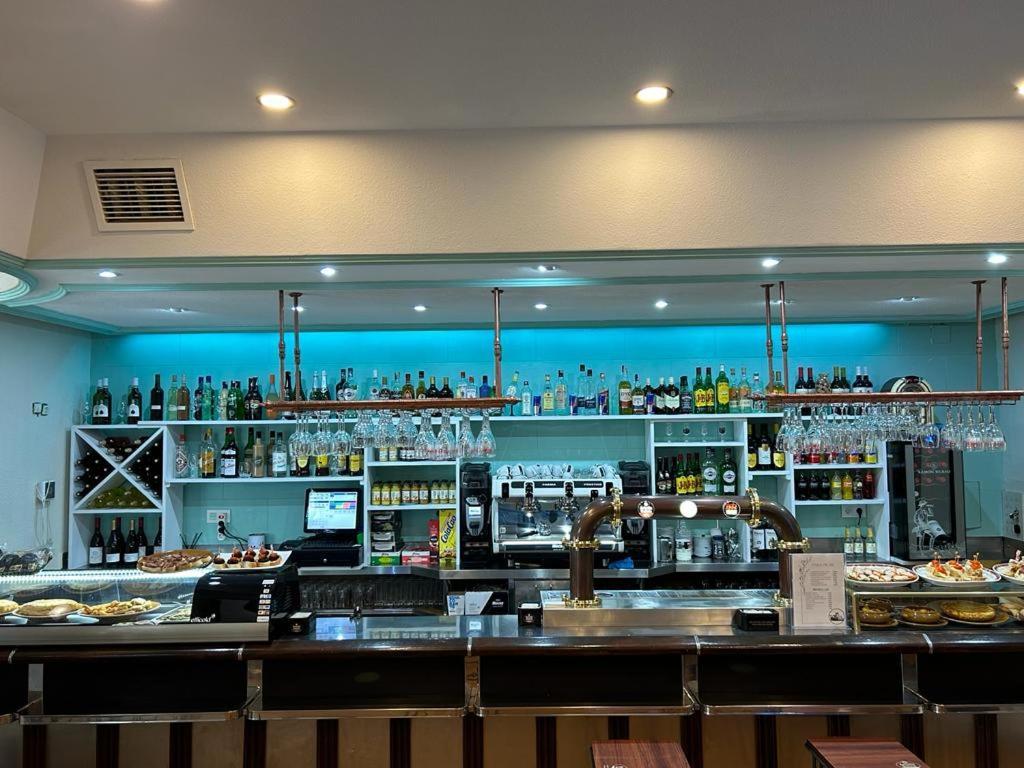 Hostal-Restaurante Posada Del Duque Villalbilla de Burgos Bagian luar foto